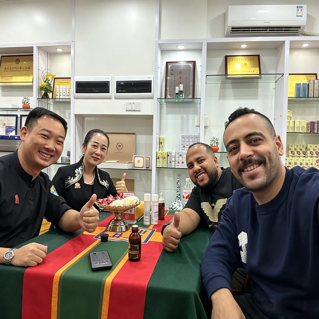 Kangbai Nian meeting Middle East Arab buyer at Guangzhou Beauty Fair 2026 for feminine care private label OEM cooperation