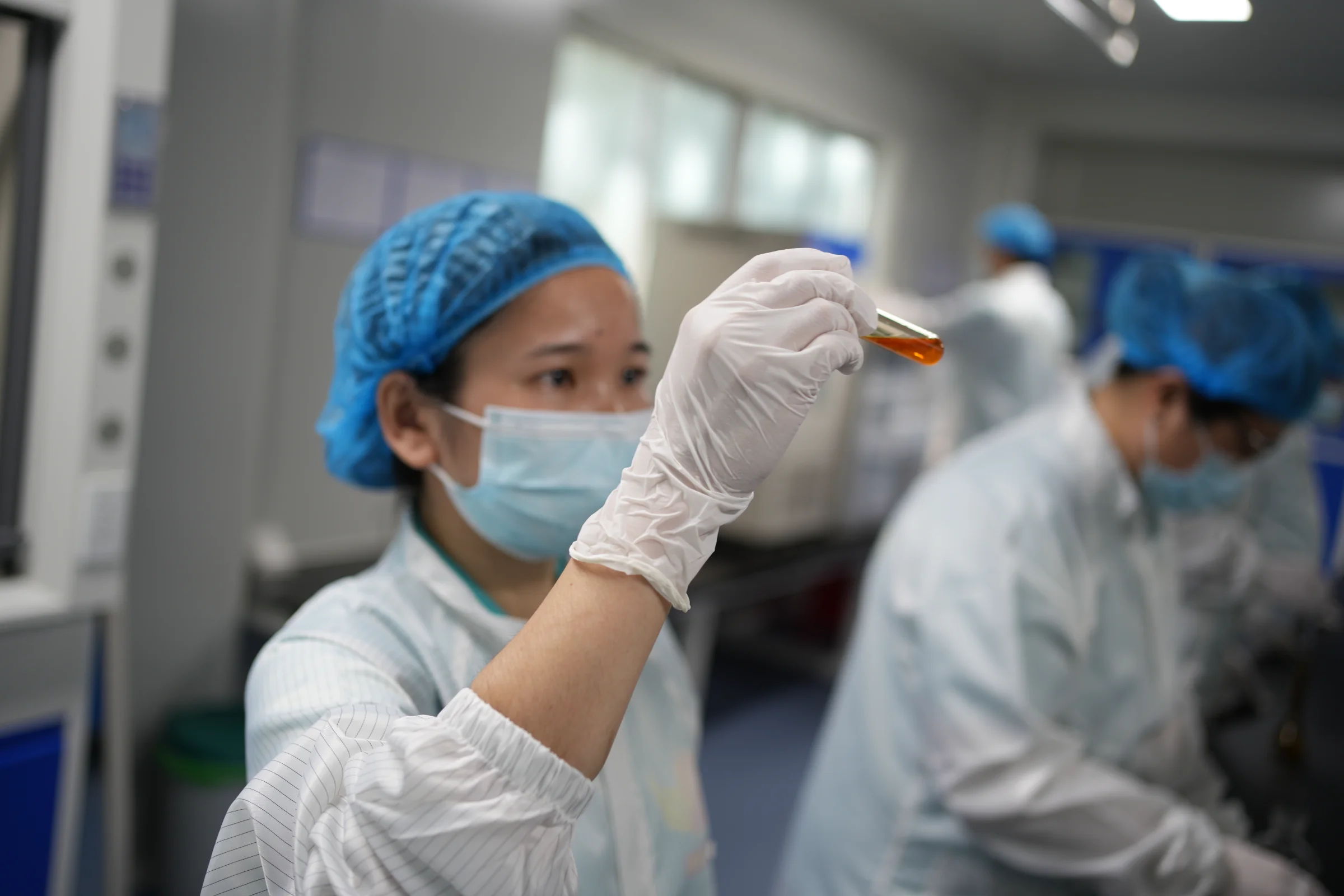 R&D engineer working in a cosmetic OEM laboratory